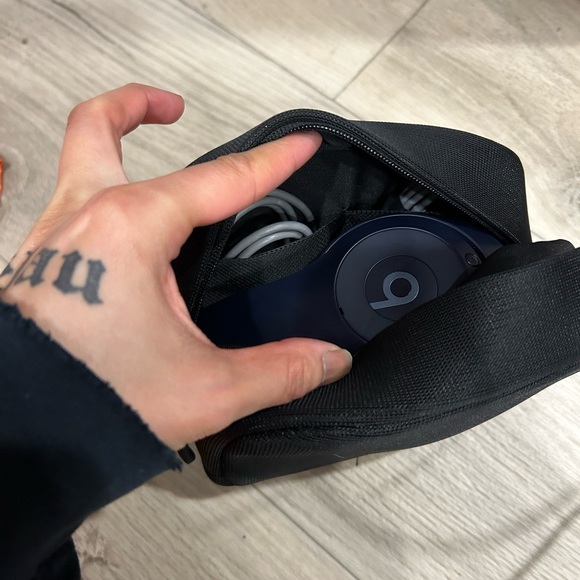 Beats Studio Pro Navy Blue Wireless Noise Cancelling Headphones - Picture 13 of 14